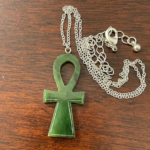 Carved natural nephrite jade Ankh silver plated pendant and chain - Picture 6 of 8